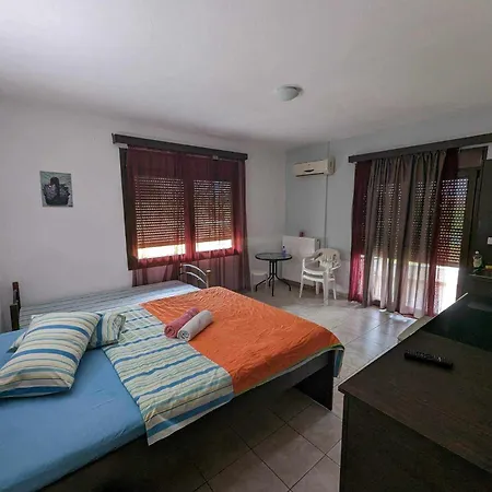 Karalias Apartment *