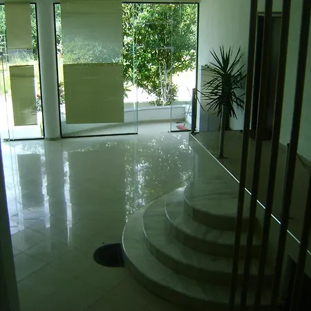 Karalias Apartment *